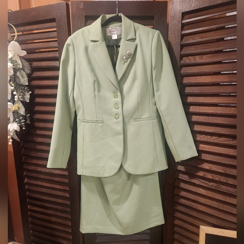 Vintage Light Green Women's Blazer and Skirt Set